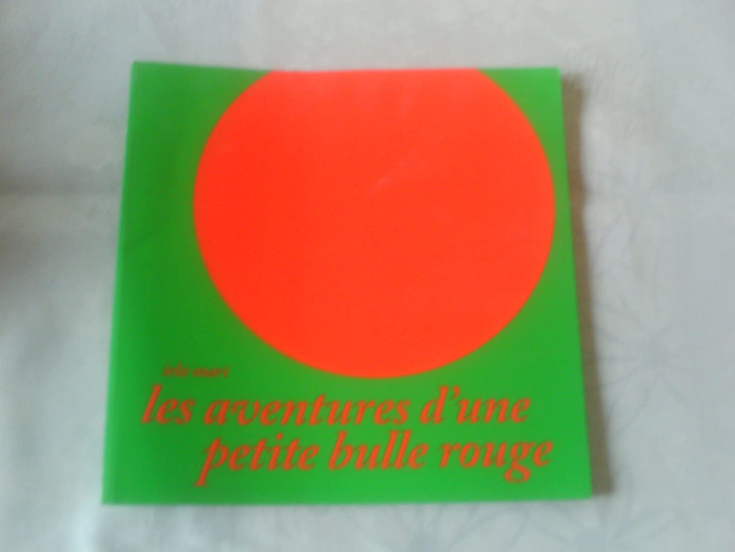 LES AVENTURES D'UNE PETITE BULLE ROUGE.