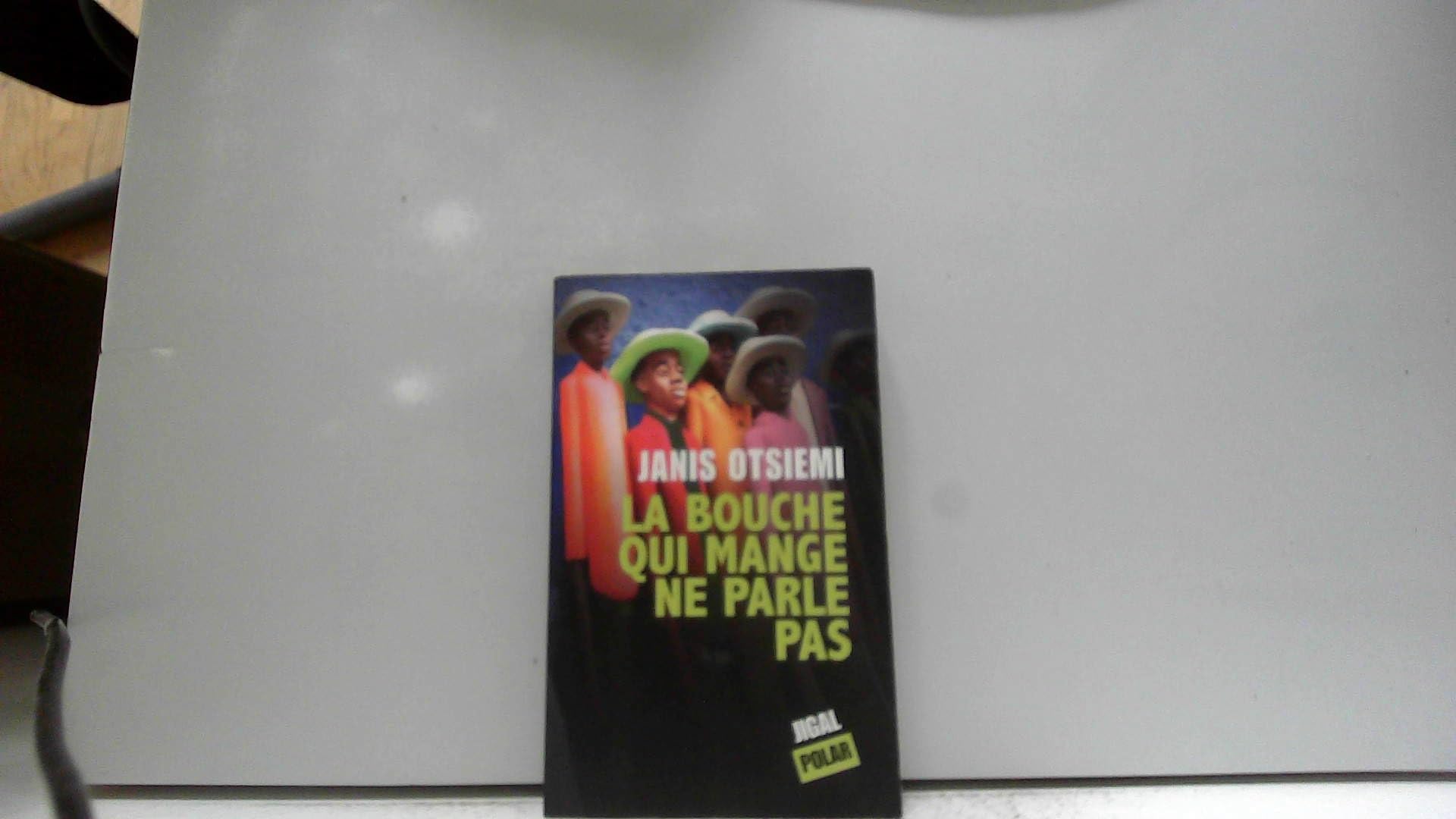 La bouche qui mange ne parle pas