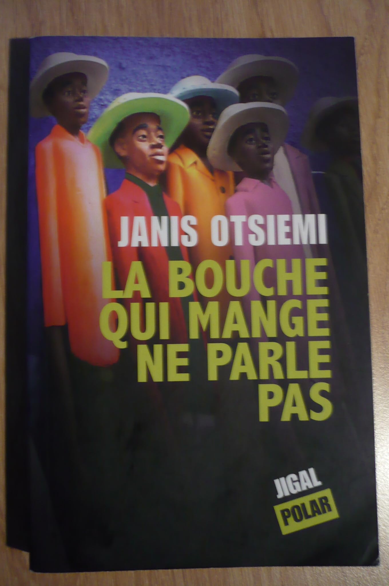 La bouche qui mange ne parle pas