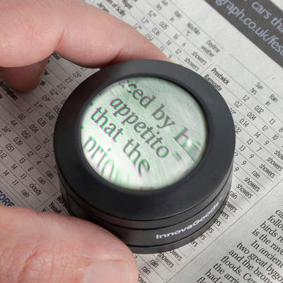 InnovaGoods® Loupe de Poche avec LED Magle, 5 dioptries, 210 mm, idéale pour la Lecture, la Couture, la Bijouterie, idéale pour l'inspection de Documents et de Petites pièces.
