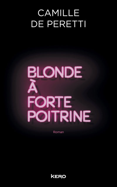 Blonde à forte poitrine