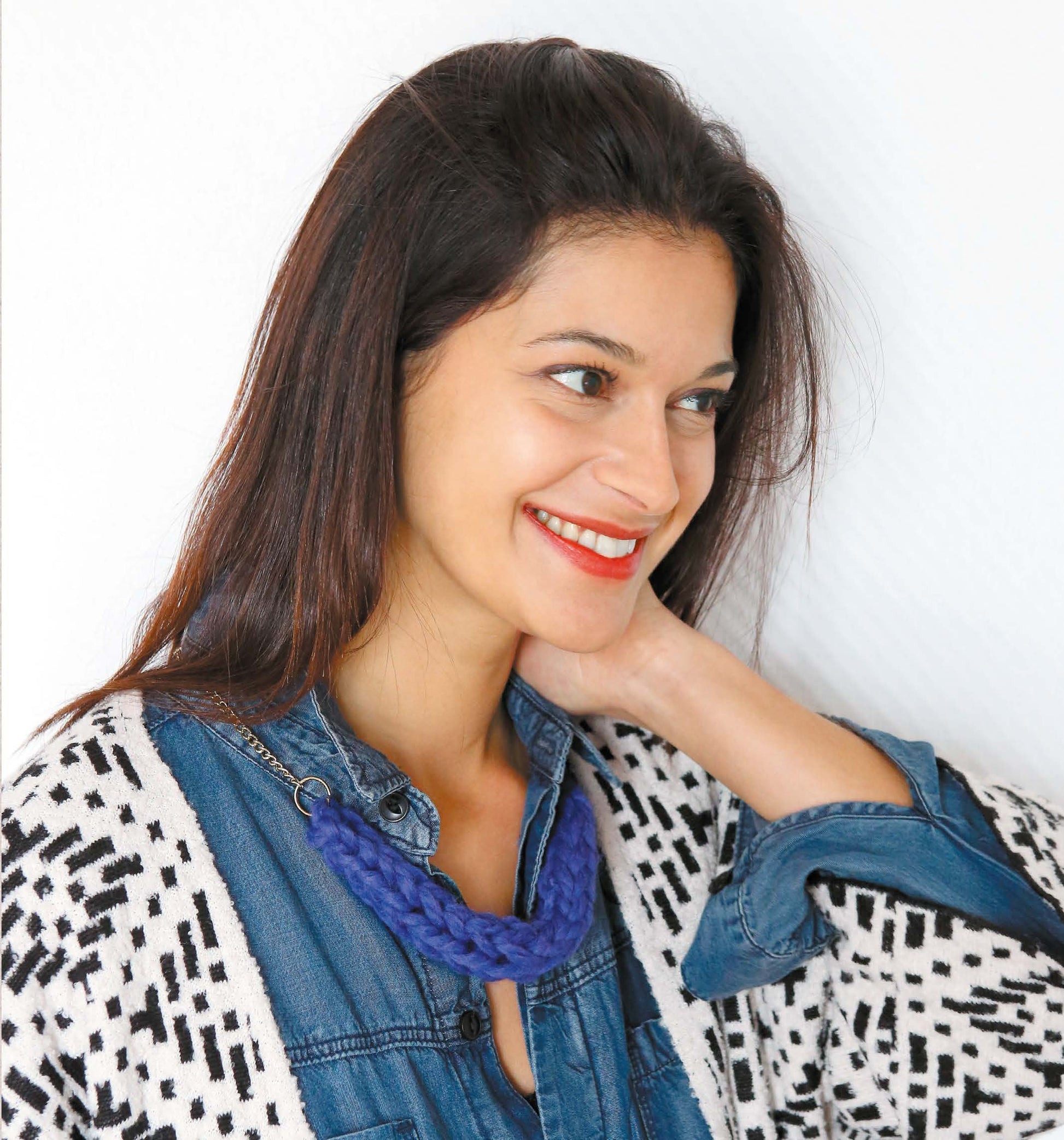 Mes créations en laine: Tricot - Tissage - Pompons - 15 accessoires de mode inédits, expliqués en pas à pas